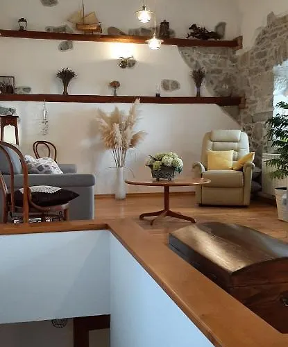 Mima, Kuca Za Odmor *