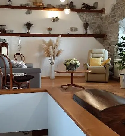 Mima, Kuca Za Odmor *