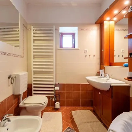 Mima, Kuca Za Odmor Jurdani