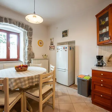 Mima, Kuca Za Odmor Jurdani